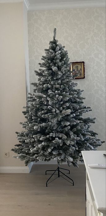 Штучна ялинка із напиленням