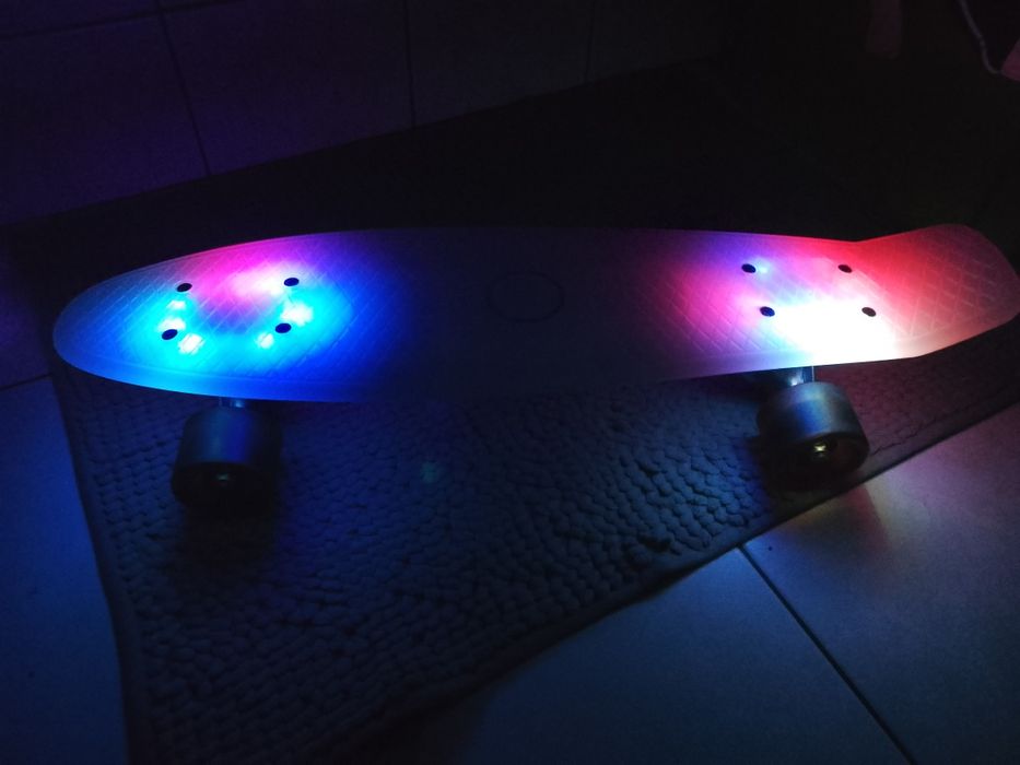 Biała deskorolka Fiszka Nils Extreme