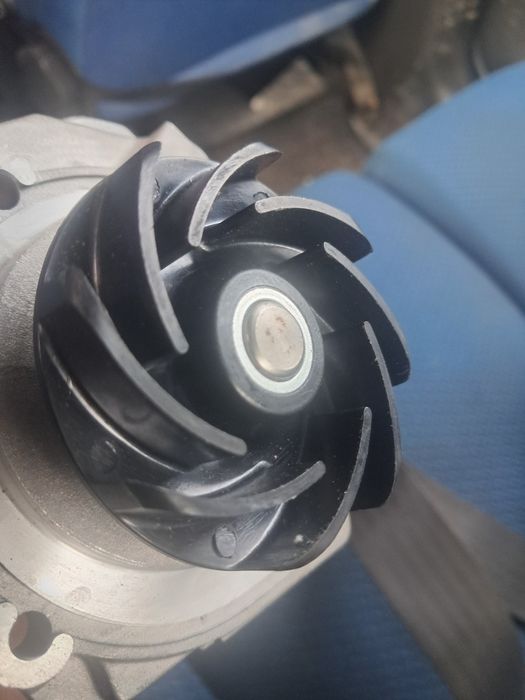 Bonba de agua de fiat uno