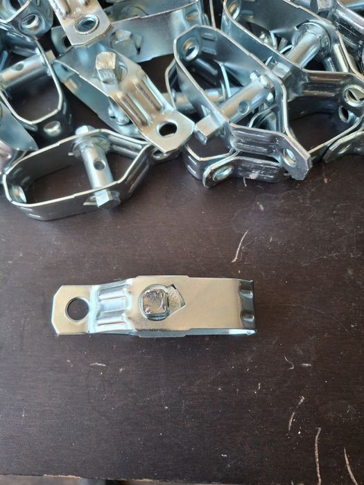 Esticadores para vedação de rede metálica