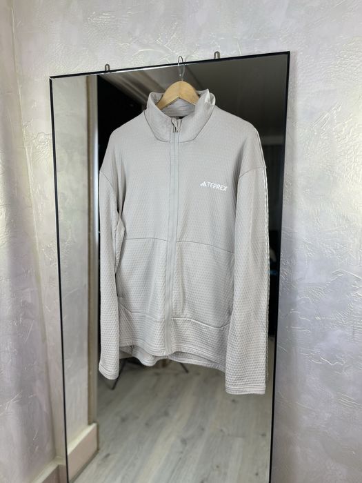 Функціональна кофта Adidas Terrex: вафельний фліс для будь-якої погоди