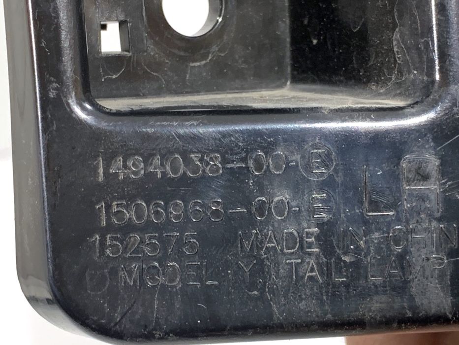 ŚLIZG ZDERZAKA LEWY TYŁ TESLA MODEL Y 1494036-00-A 299KM PROWADNICA