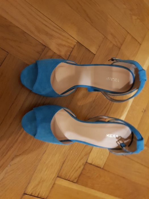 Sandałki na słupku Vices