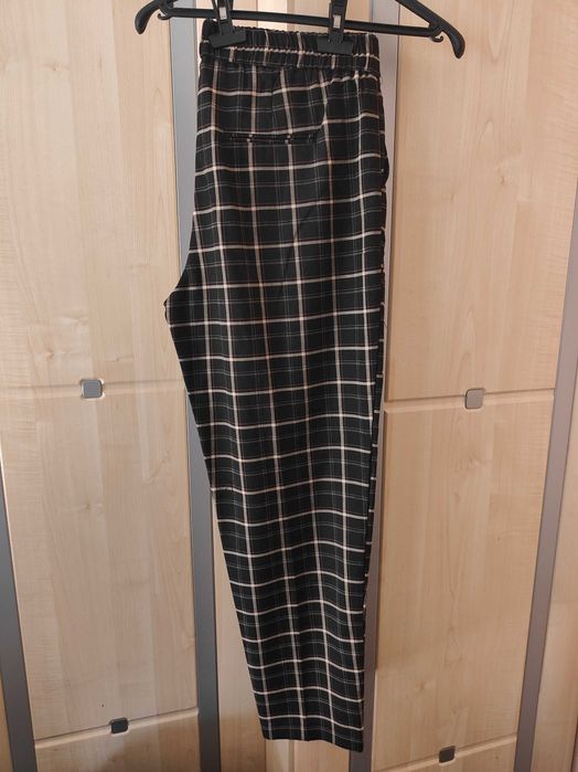 Reserved  casual spodnie damskie młodzieżowe r 40 L/XL jak Nowe