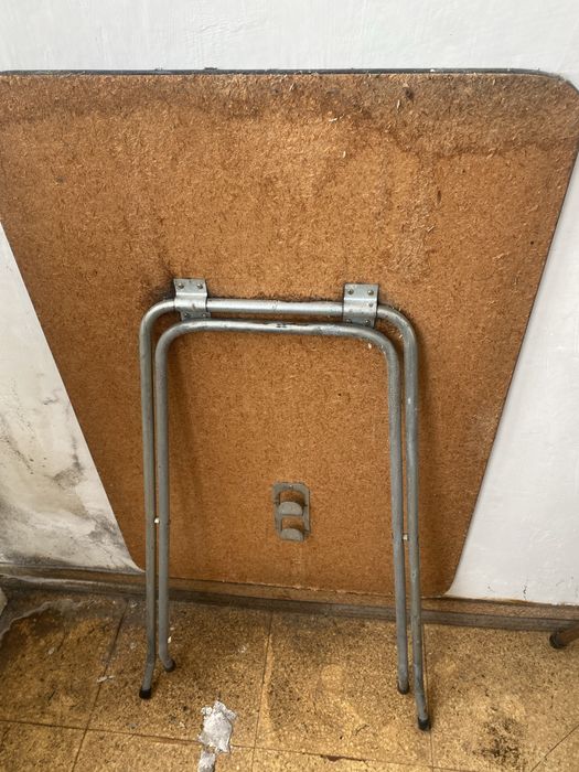 Mesa em bom estado para campismo1,20cm- 90 cm