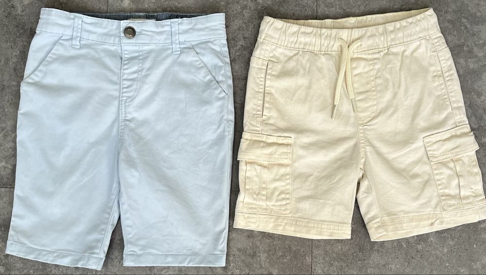 Zestaw krótkich spodenek szortów niebieskie regulowane w pasie Primark i kremowe 5.10.15 roz.98