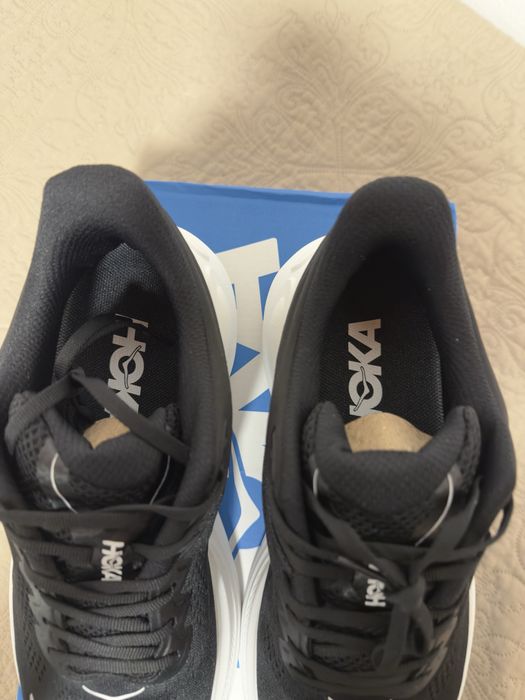 Hoka bondi 9 preto e branco 42