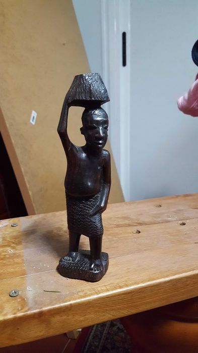 Artesanato de Angola. Esculturas em madeira.