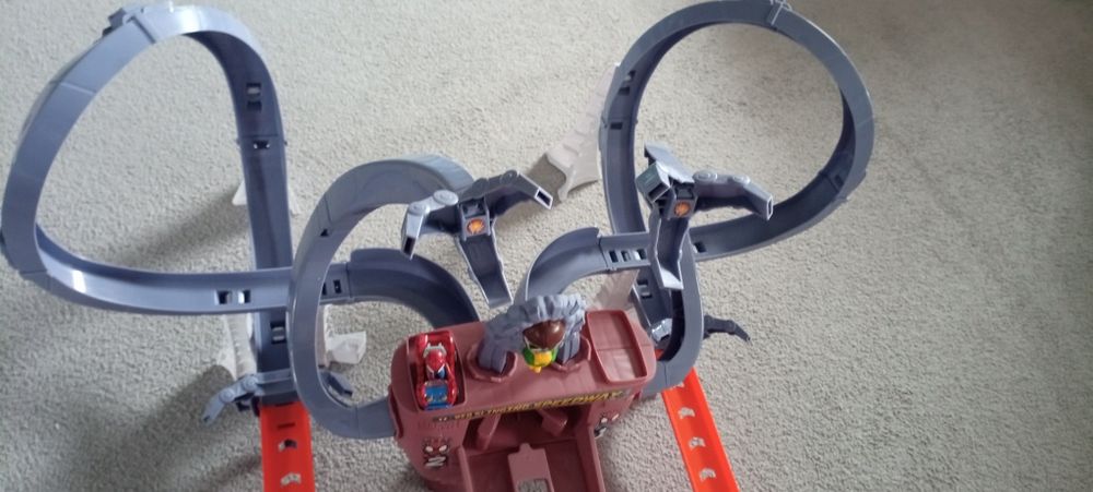 Hot wheels Marvel racer verse Pajęczynowy tor Spidermana