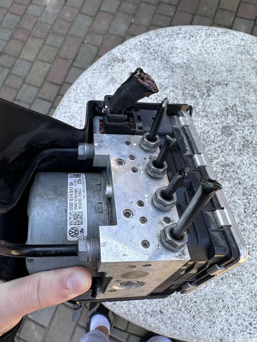 Блок ABS для Audi Q3 F3