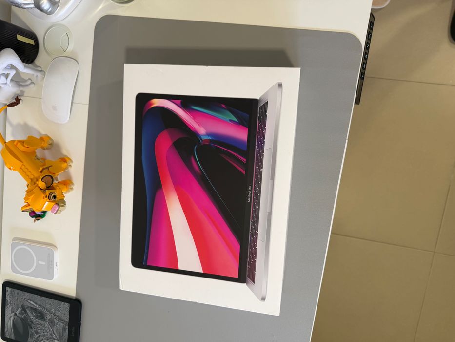 MacBook Pro M2 Silver 256GB