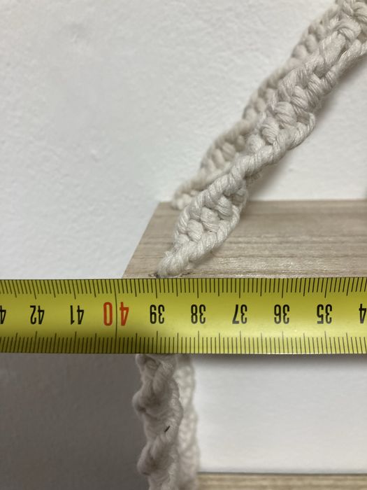 Prateleira em macramé