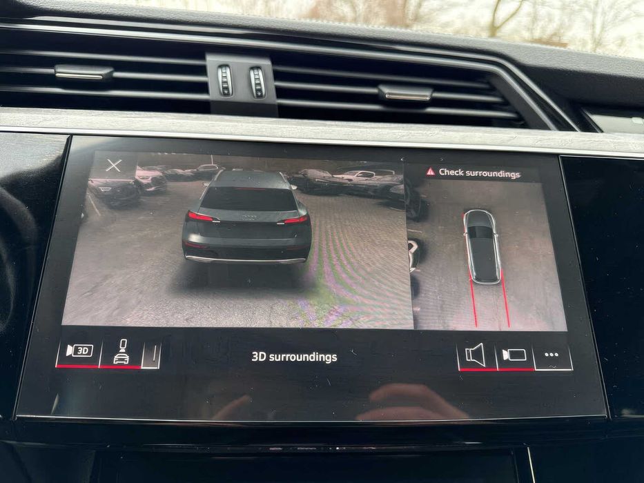 Audi e-tron Premium quattro      2022