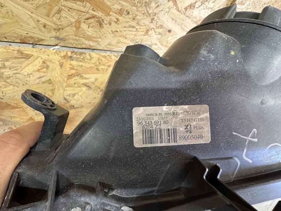 Передні фари оптика peugeot 307 пежо 307