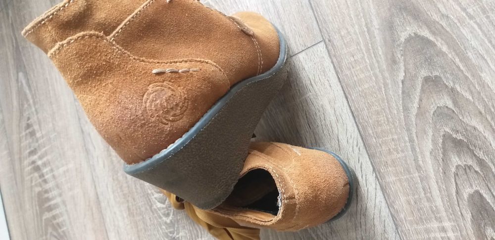 Buty Marco Tozzi rozm.39 zamsz