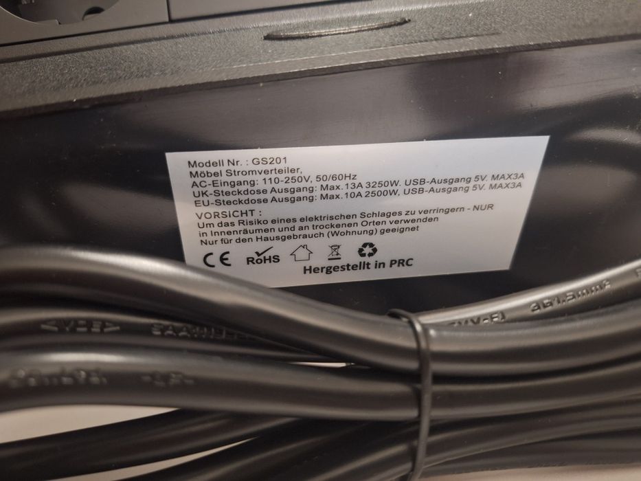 Gniazdko wpuszczane czarne