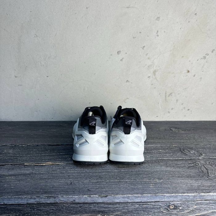 Кросівки LOWA Merger GTX LO offwhite-black чорно-білі