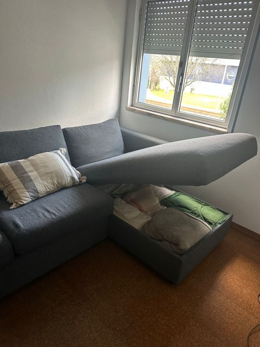 Sofá com chaise long e cama