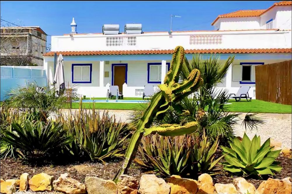 Casa V4 arrendamento ao ano