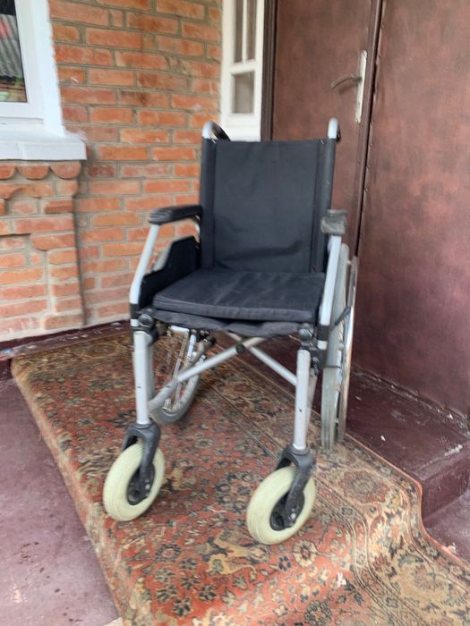 Інвалідний візок, крісло-коляска, крісло колісне