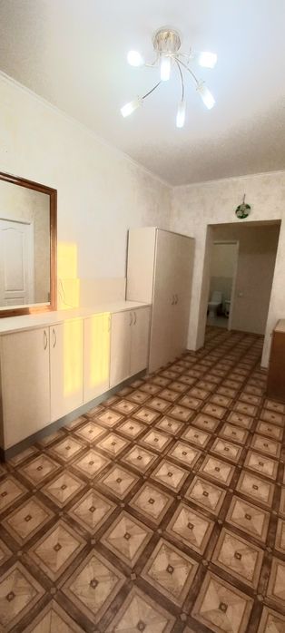 Сдам  3х ком кв  возле Дарницк рынка,убежище в доме ,6 эт бойлер