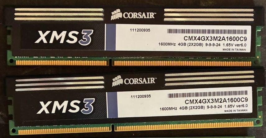Комплект оперативної пам'яті Corsair XMS3 DDR3 4GB (2x2GB) 1600MHz