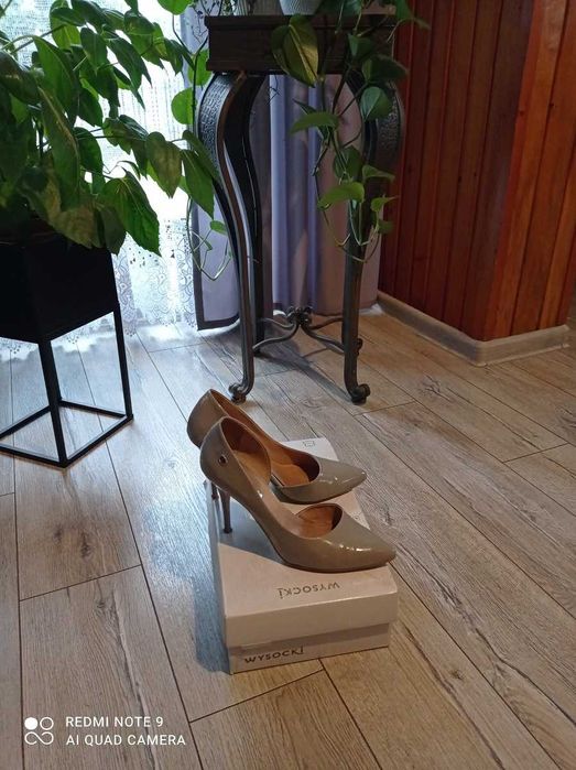 Szpilki buty skóra naturalna lakierowana Wysocki 39/40 stan bdb
