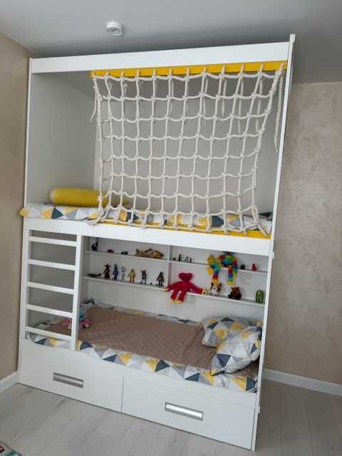 Дитяче двоярусне ліжко