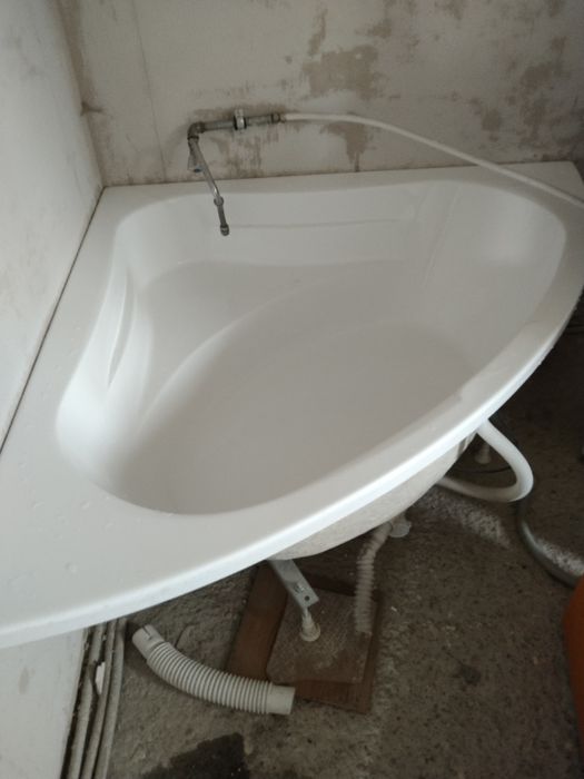 Wanna narożna do zabudowy