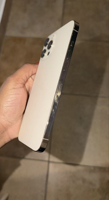 Iphone 12 pro max a venda