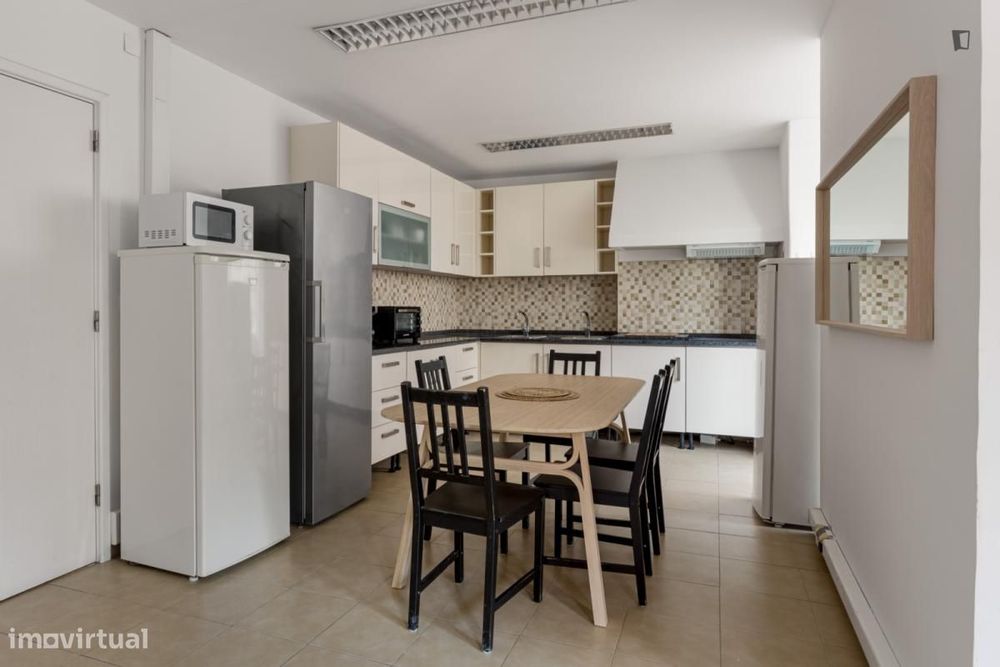 Quarto - localizado em Picoas Lisbon