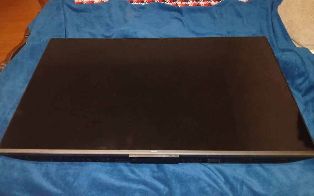 LED Televisor 4K com Ambilight 55 polegadas
Televisor 4K com Ambilight
55PUS8118/
Televisor 4K com Ambilight
55PUS8118/12