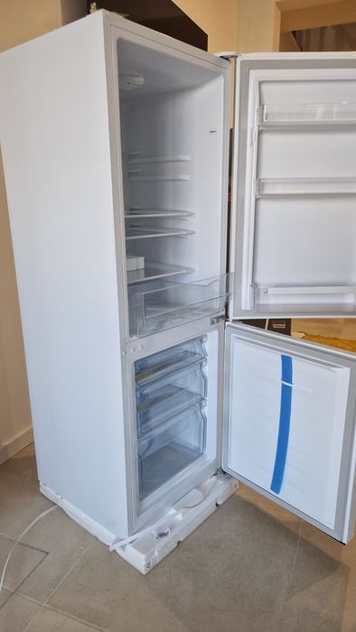 Frigorífico Combinado  Kunft de 175 L - Novo