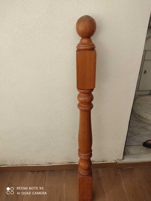 Pilares de escada madeira