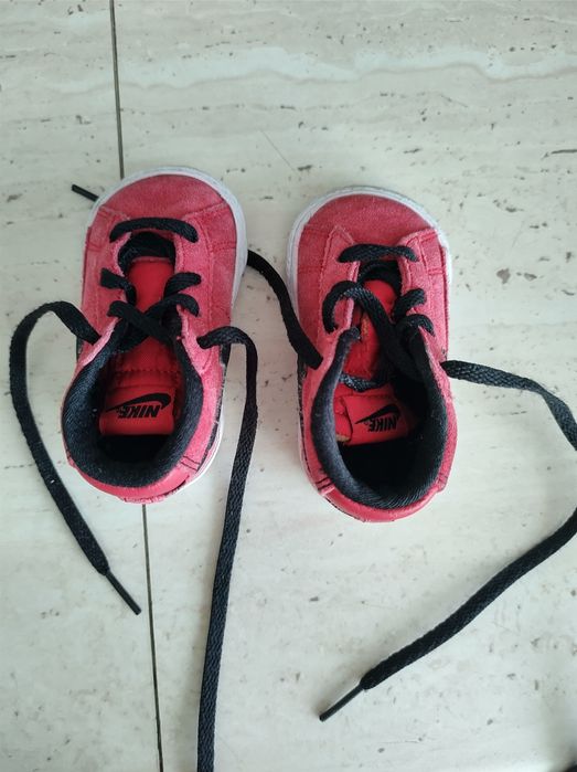 Buciki Nike czerwone