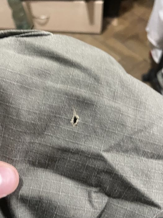 Джинси кархарт з дефектами