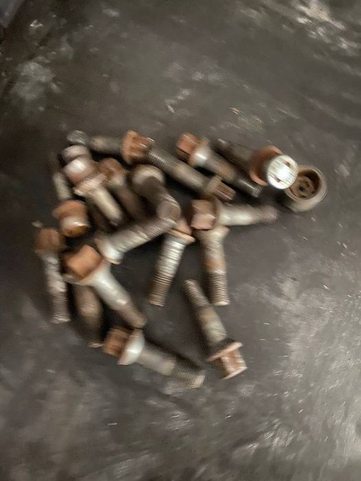 Комплект болтів на титани мерс w220 s320 s400 e280 e270