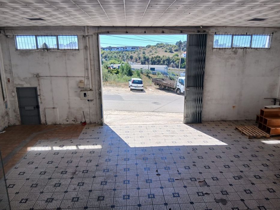 Armazém 350 mt2 junto ao ic2 Coimbra