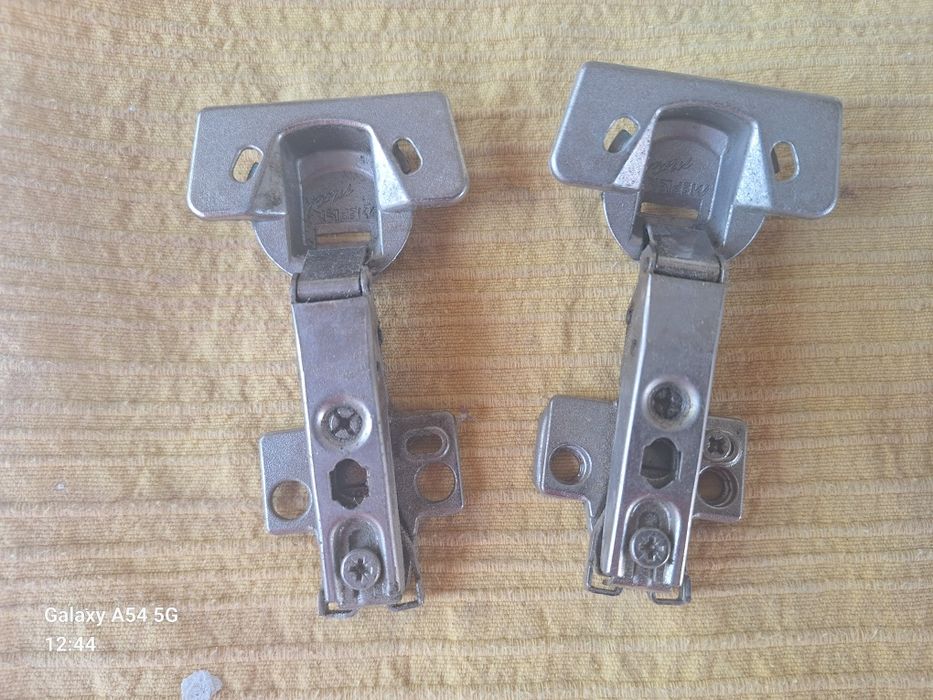 Puxadores e dobradiças