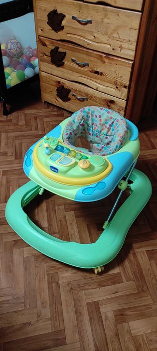 Продам ходунки Chicco
