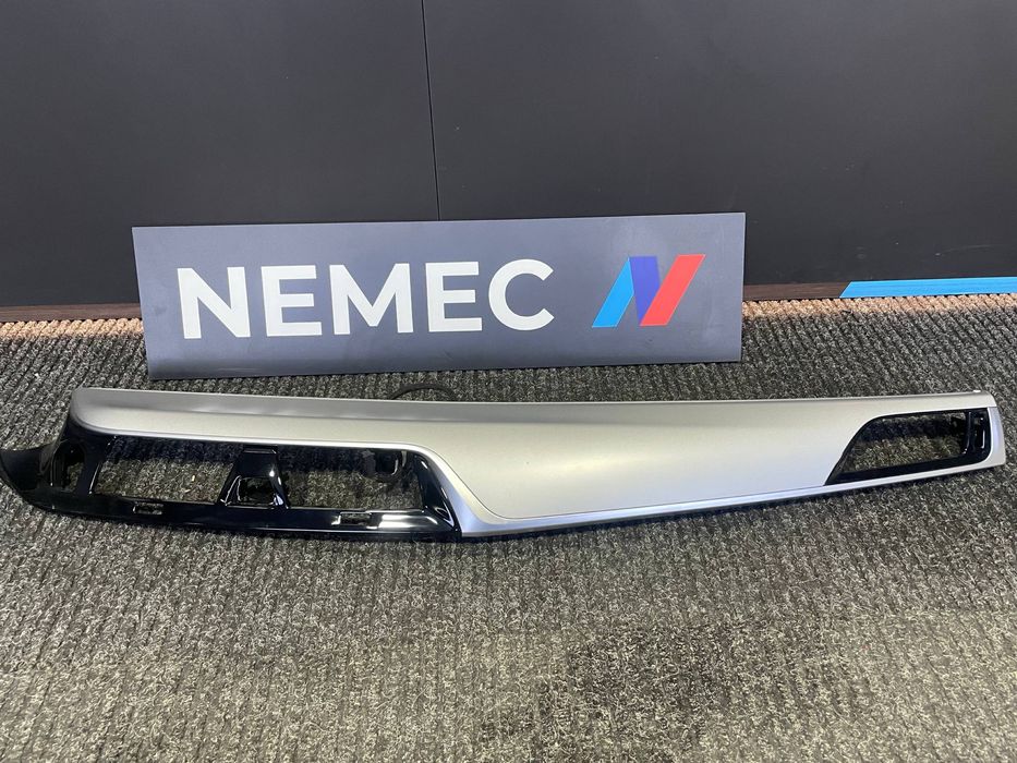 Декор салону накладка вставка торпедо серебро BMW 5 G30 G31 розборка