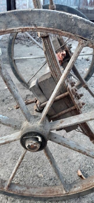 Старий залізний віз (рама з колесами) – антикваріат, під реставрацію