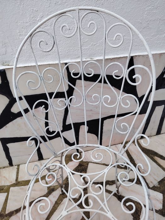 Conjunto de Mesa em Ferro Forjado e 4 Cadeiras