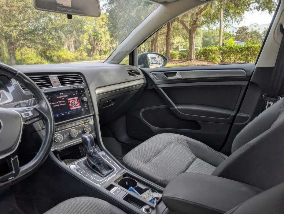 Volkswagen e-Golf SE      2019