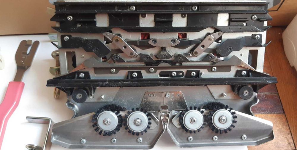 Продається  в'язальна машина Toyota KS -858
