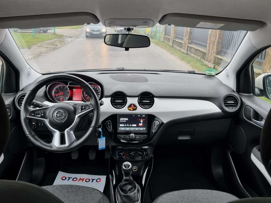 Opel  ADAM   2018r      101000 km   Super  Stan