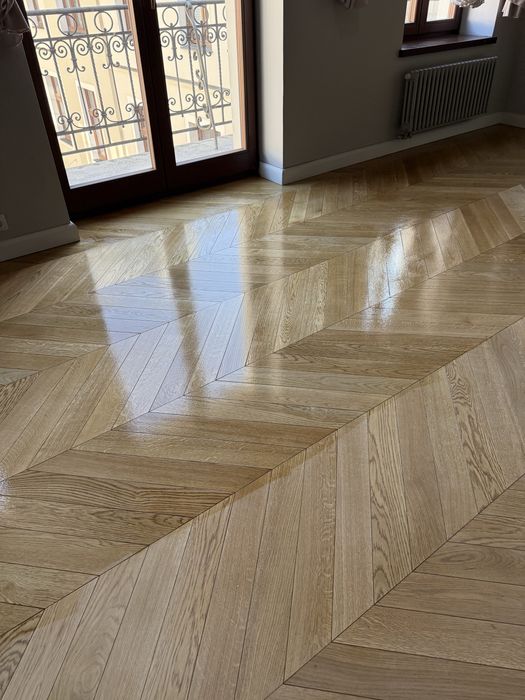 Cyklinowanie bezpyłowe  podłóg i schodów.