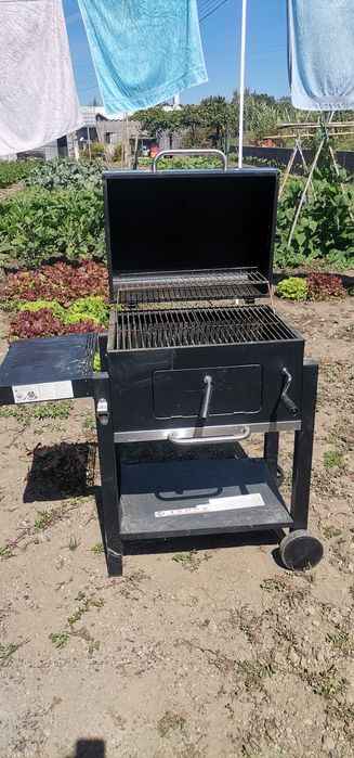 Churrasqueira semi nova