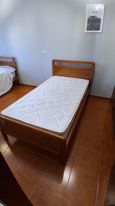 Vendo cama de solteiro com colchão