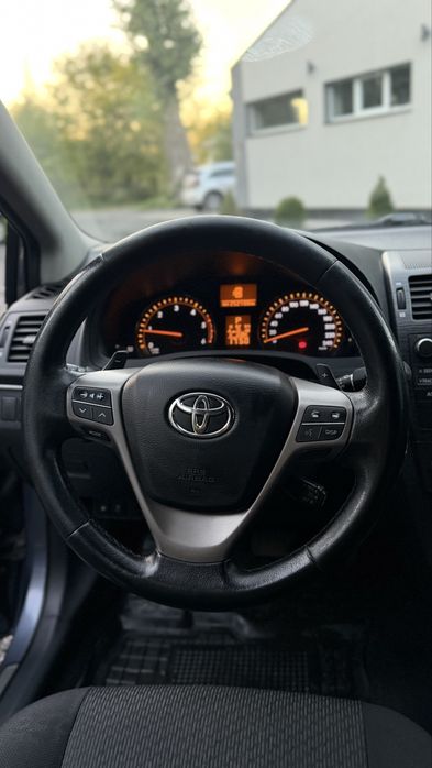 Toyota Avensis.